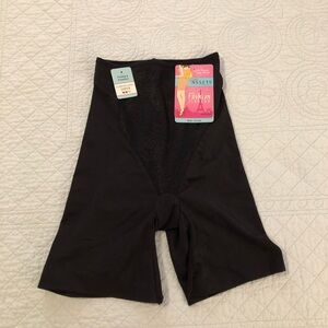 Spanx slim wear. Size medium. NWT